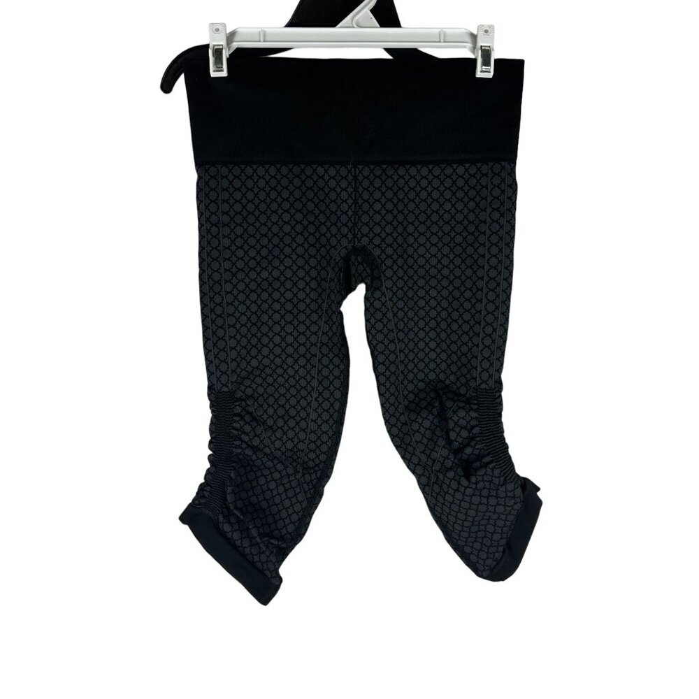 Lululemon Womens Crop Leggings Size 6 Black Geometric Pattern Stretchy